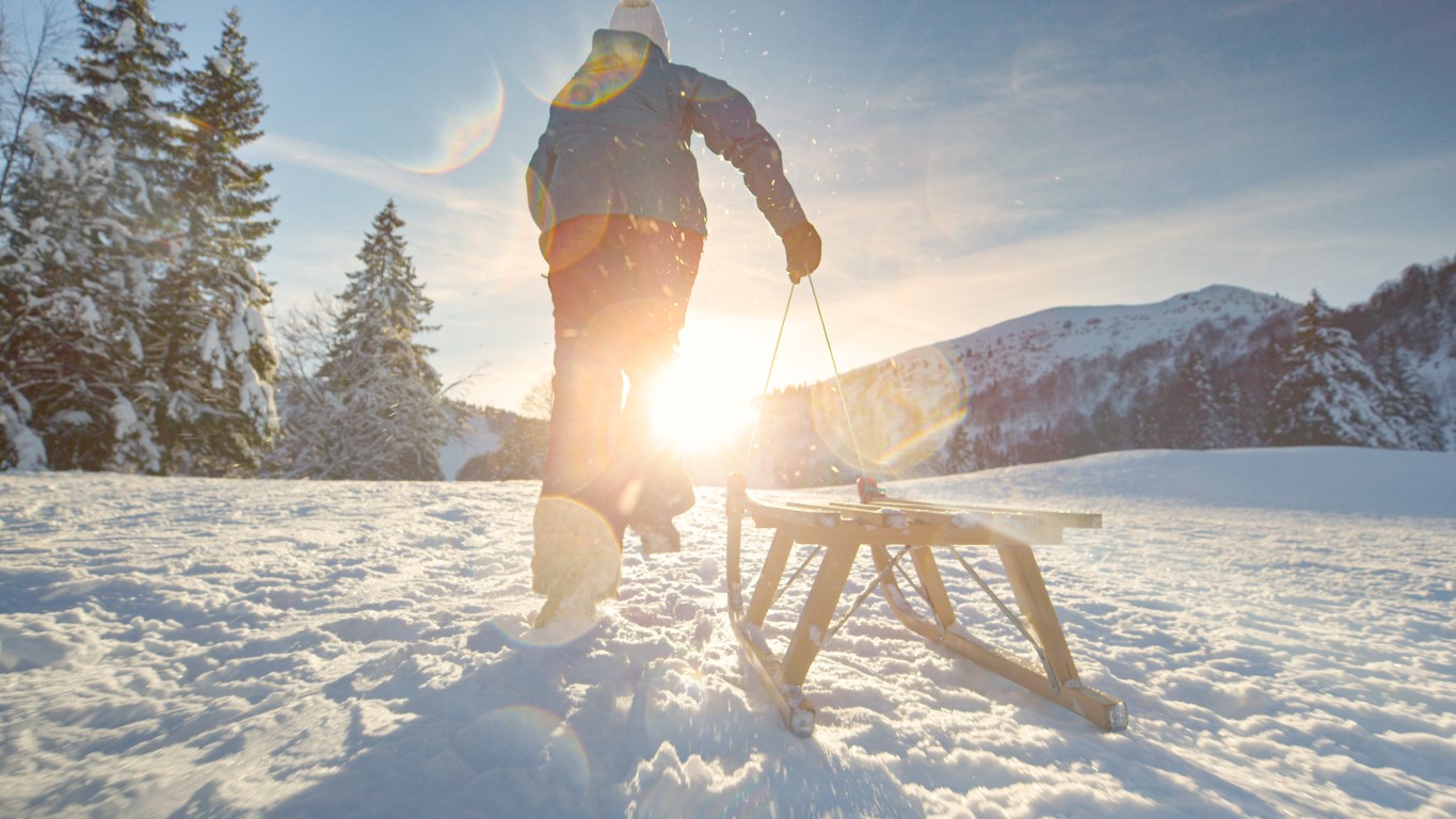 Rodeln an einem wunderschönen Wintertag