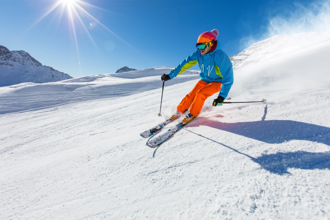 Skifahren auf der gepflegten Piste