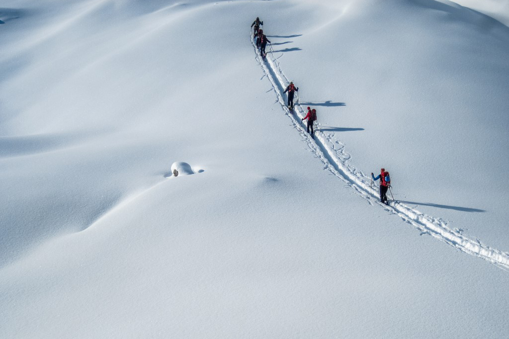 Winterlandschaft bei einer Skitour genießen