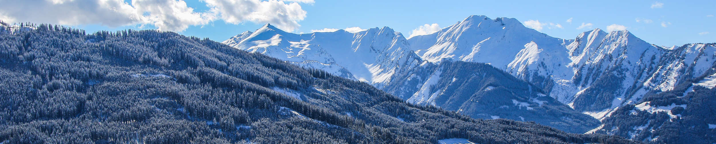 Winterlandschaft und Bergpanorama im Großarltal