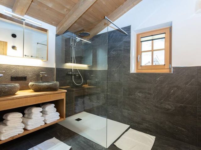 chalet-großarl-unterkunft-badezimmer.jpg